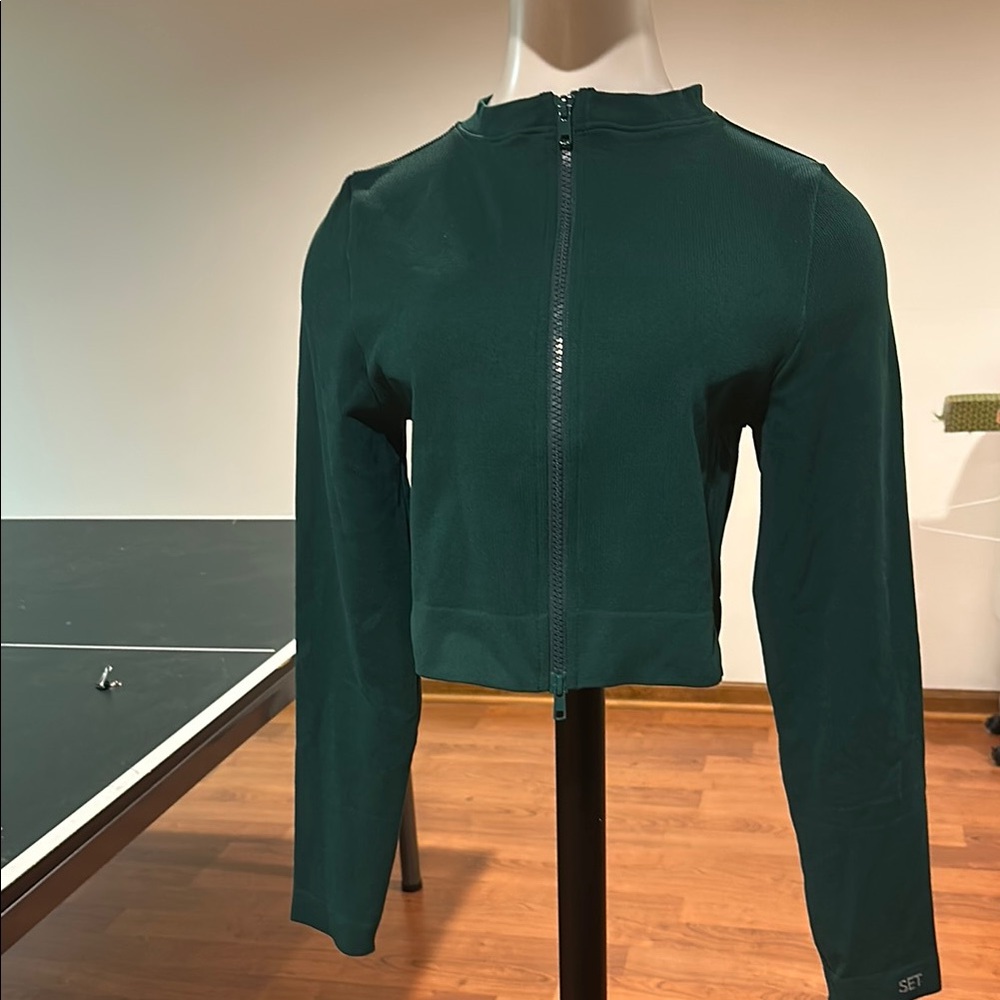 SET Active Green Fitted Crop Top with Mandarin Collar and Shorts